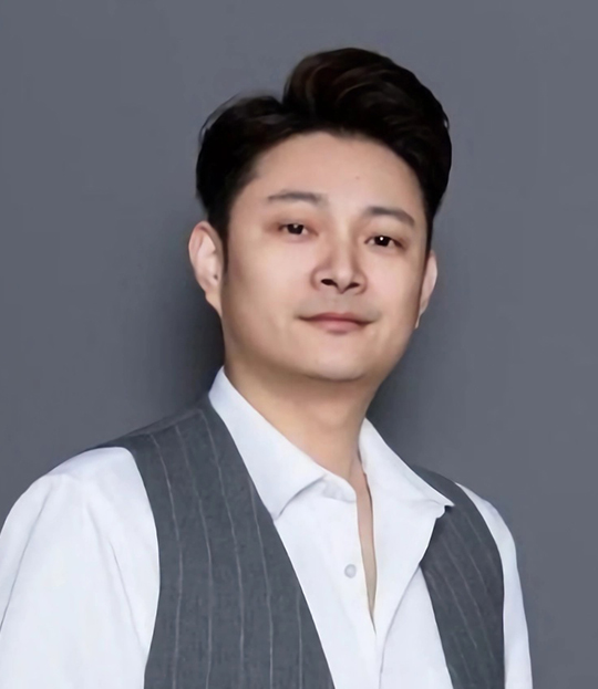 艾维泳池 总经理 丁银锋